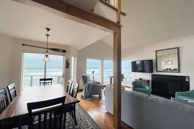 Image de Ocean Front Home for a 30+ Night Stays! Dog Friendly!