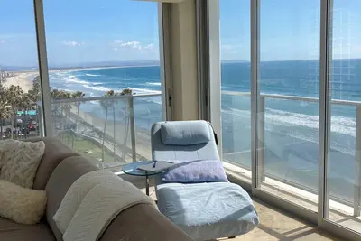 Image de Panoramic Corner Oceanfront Retreat with Resort Amenities. 7th Floor.