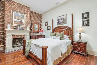 Image de Gilded Iron and Oak