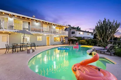 Image de Hot Tub | Pool House 5 Br- 15 Guests Pet Friendly