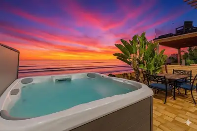 Image de Ocean Front * Panoramic Views * Private Sand Beach * 2 Dogs Ok!