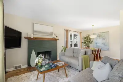 Image de Safe and Cozy North Everett Charming Oasis - Centrally Located