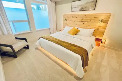 Image de Silver Veil Suite•King Bed•Wifi•Self Checkin•New Built•Minutes from Golf Course