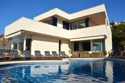 Image de Villa Med. À 8 min. à pied des plages de Sitges. Jusqu’à 18 pers. Vue & détente