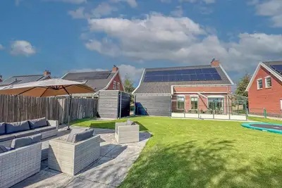 Image de Villa avec sauna, jacuzzi et jardin