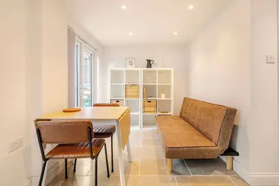 Image de Annexe avec puits de lumière près de l'hôpital