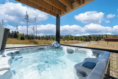 Image de Colorado Mountain Rendezvous: Cozy Luxe Townhome w/ Hot Tub + Winter Park Views