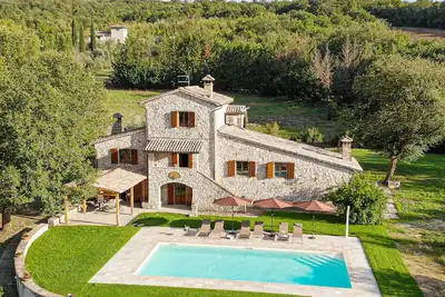 Image de New - The Old Stone country paradise with pool, Ac & breathtaking country views