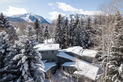 Image de Sierra Chalet | Home with Private Deck and Views