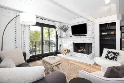 Image de Hyman Chalet | 2br Chic Condo & Views