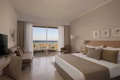 Image de Beachfront Haven: 4 Pool-view Rooms, Kids’ Club, Aquapark, Games & Red Sea Views