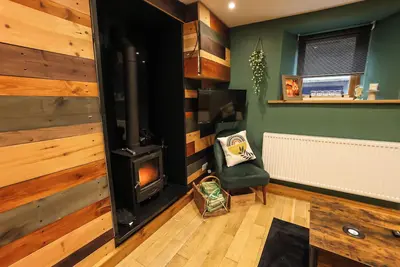 Image de Britannia House is a beautifully restored stone cottage offering a warm and welcoming countryside escape.