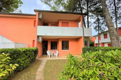 Image de Appartement dans une villa avec piscine partagée