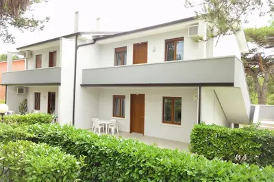 Image de Appartement lumineux avec jardin et piscine