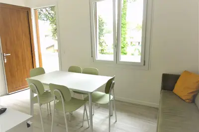 Image de Appartement lumineux dans une villa avec piscine partagée