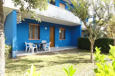 Image de Appartement coloré dans une villa avec jardin