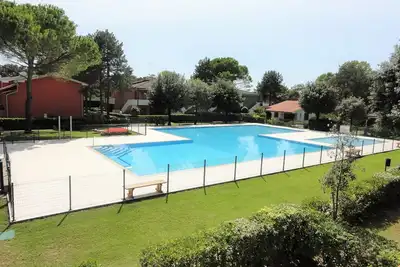 Image de Appartement confortable dans une maison avec piscines