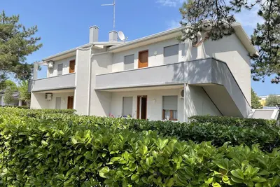Image de Appartement dans une maison avec jardin