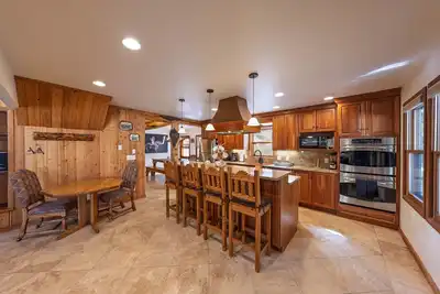 Image de The Moose’s Retreat - nestled in the trees in the Aspens.