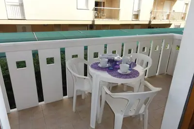 Image de Appartement dans une copropriété en bord de mer avec parking