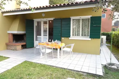 Image de Villa avec patio extérieur et cheminée