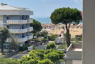 Image de Appartement à Bibione avec vue latérale sur la mer
