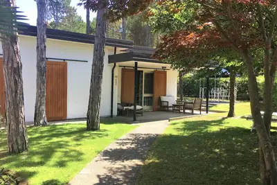 Image de Villa Bibione Pineda avec porche et jardin