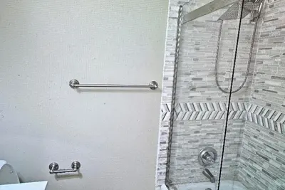 Image de Spacious 4-bedroom house in lovely Monroeville with Ac. The area is very safefe