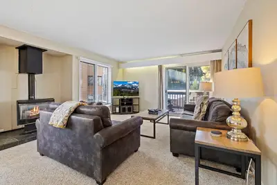 Image de Key Condo Slopeside - Walk to Lifts, Pool/Hot Tub, Fantastic Views!