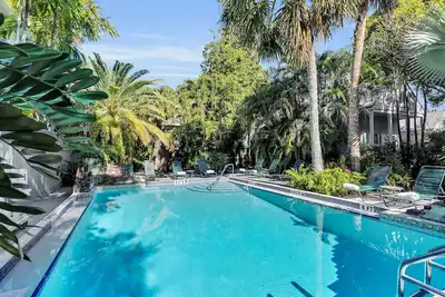 Image de ~Flamingo Cottage~ Adults Only cottage near Duval with shared pool