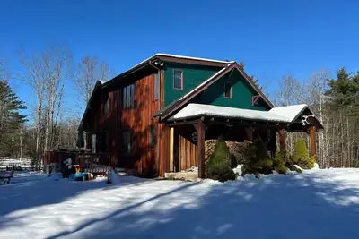 Image de Cabin with Hot Tub close to Town and Mountain