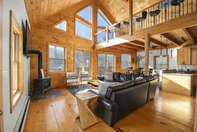 Image de Mountain Views Across Street from Hunter in Town