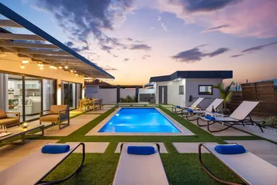 Image de Modern 3br - 1 Min to Beach, Pool, Prime location!