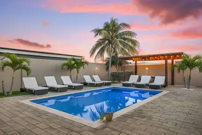 Image de 4br House | Private Pool | Minutes To Palm Beach!