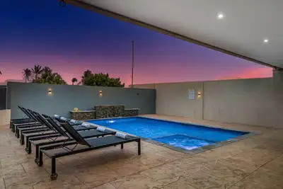 Image de Prime Location | 2br w/ Pool, Bbq & Close to Beach