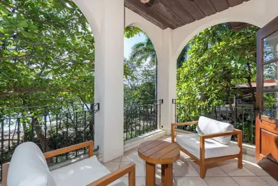 Image de Stunning Ocean front Villa, 3 Br, 3. 5ba, private pool, parking