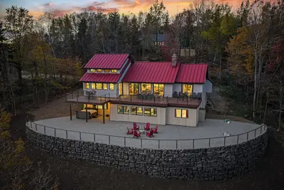 Image de Beautifully Remodeled Vt Mountain Oasis with Stratton Views and private Hot Tub