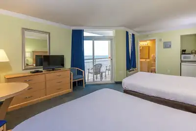 Image de Seaside Escape w/ Lazy River & Steps to the Beach l Perfect for Family Getaway