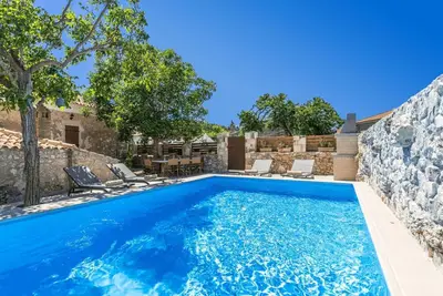 Image de Villa Callisto : villa en pierre avec piscine privée, vue montagne, Wi-Fi et climatisation