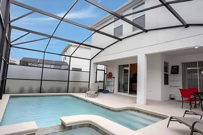 Image de 6br Townhome w/ Pool – 10 Min to Disney