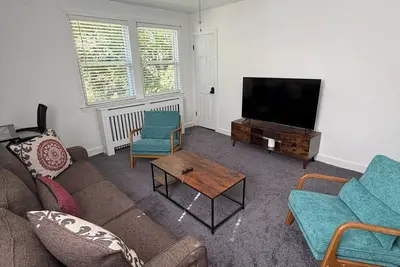 Image de Cozy 2 Br Apt 8 mins from Navy Yard/Nats Stadium!