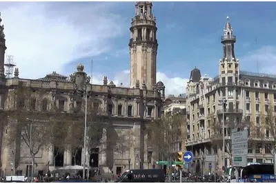 Image de Bright, Newly-Renovated 4-Bed Rooftop Apartment with Chill-Out Terrace