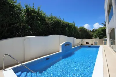 Image de Marvelous 3-bedroom Apartment in Villa, Beautiful Pool, Steps from Surf & Ocean