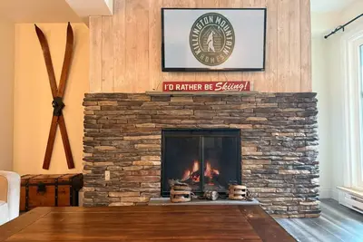 Image de BearsLair- Pool, Hot tub, Bike to Mountain!