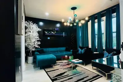 Image de 7 Large Bedrooms | Art-Inspired | Art House