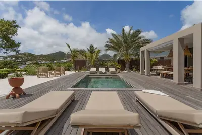 Image de The Beach House, magnifique villa 3 chambres les pieds dans l'eau!
