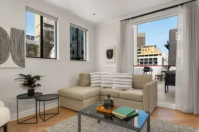 Image de Venice-Inspired Penthouse with City Views