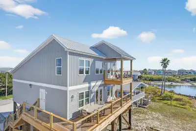 Image de New Luxury Bayfront Cottage, Kayaks, Views, Boat-Friendly & Walk to Gulf!