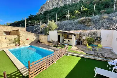 Image de Cocon provençal sous le château – piscine privée