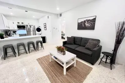 Image de Wow! Casita Groovy! W/Parking in Coconut Grove